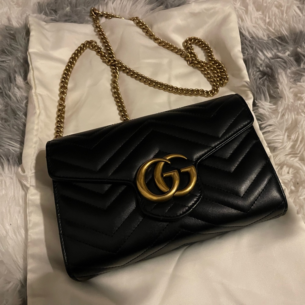 GUCCI AUTHENTIC GG Marmont matelasse mini bag.
Has all original bag and box.